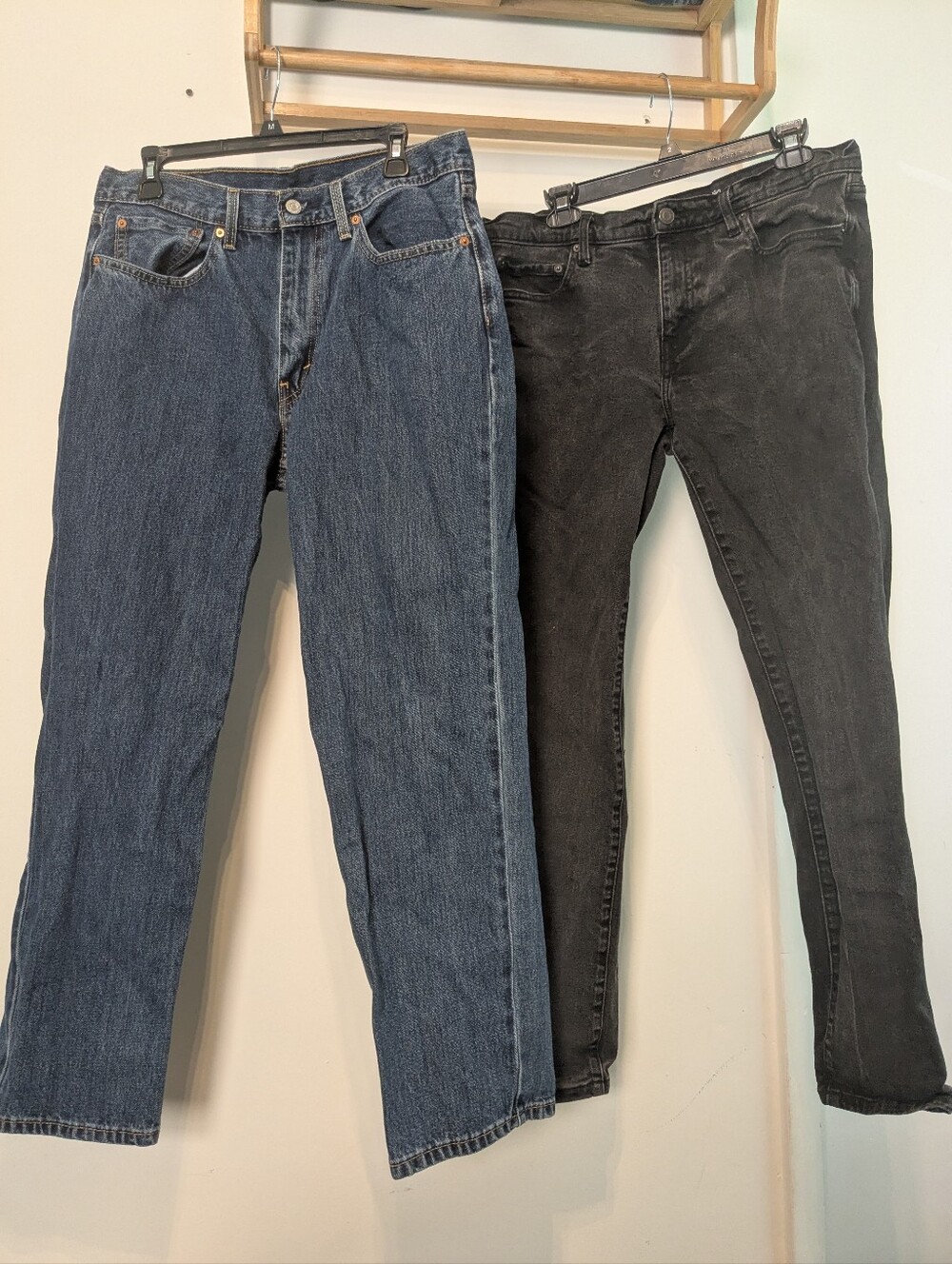 Set of 2 Men's Levi's Blue Jeans 550 W 34 L 30 & Amazon Essentials Black L 32